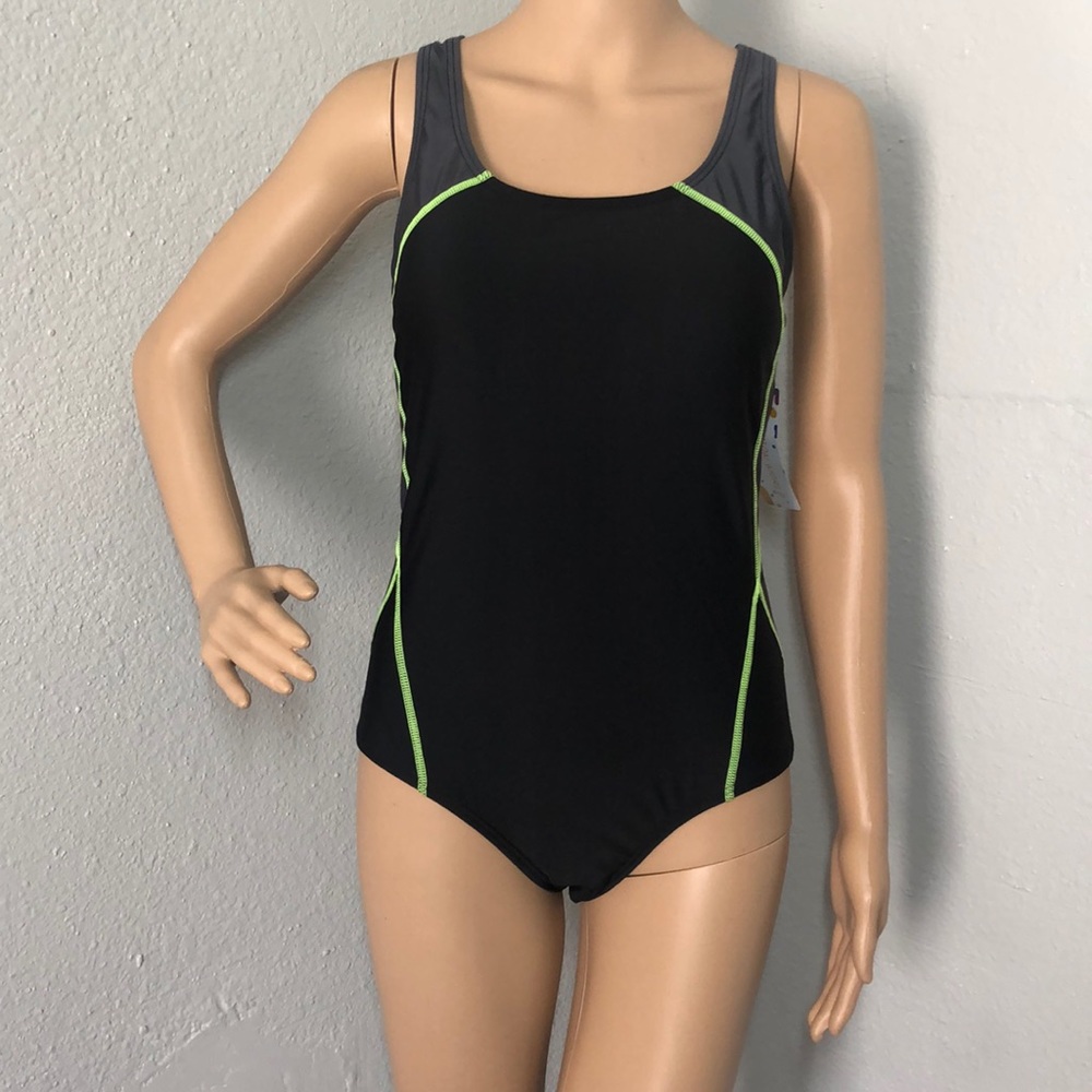 Fashion World One Pieces Swimsuit